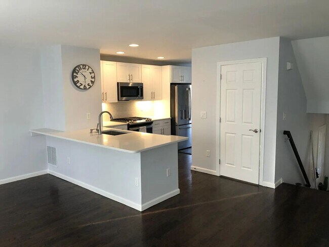 Foto del edificio - Charming 2BR Condo in Danbury