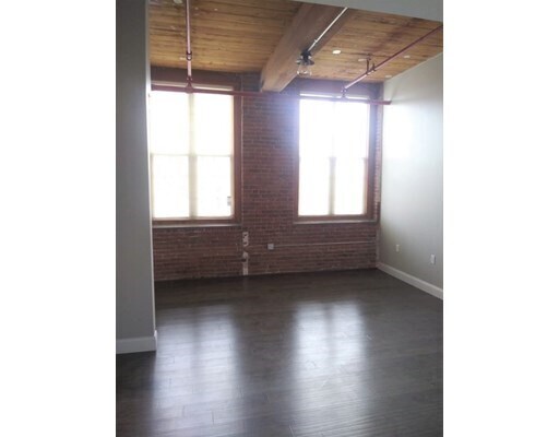 Building Photo - 45 Summer St