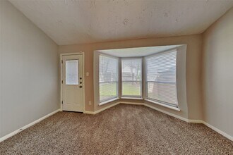 Building Photo - 2010 Creekshire Dr