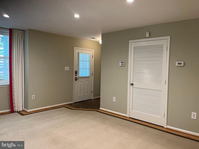 Foto del edificio - 302A Locust St SE