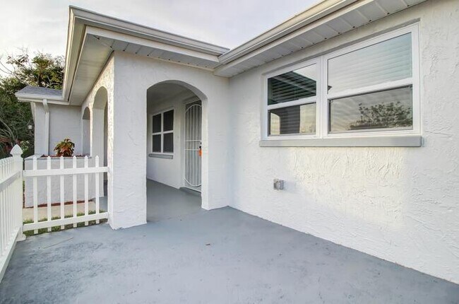 Foto del edificio - 7135 Brentwood Dr