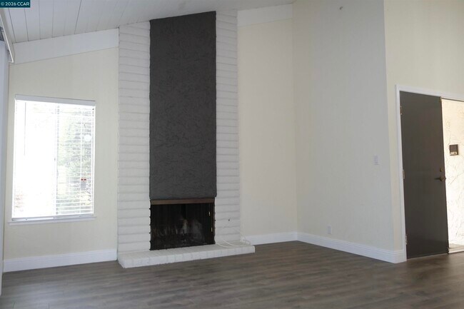 Foto del edificio - 112 Marchbanks Ct