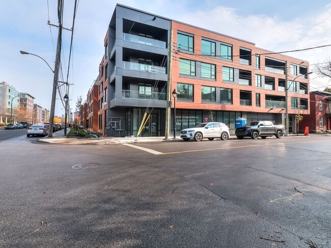 Photo du bâtiment - Erin Condos Apartments