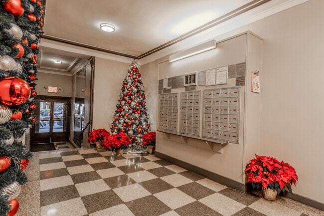 Building Photo - 53 W 72nd St