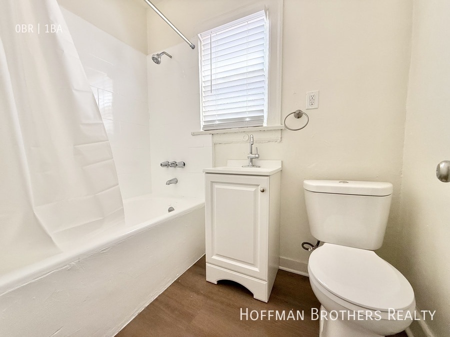 Foto del edificio - 314 3/4-314 W 50th St