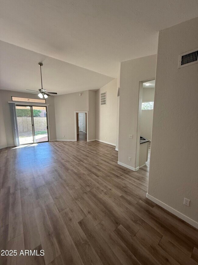 Foto del edificio - 3440 E Southern Ave