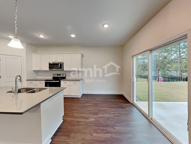 Foto del edificio - 3860 Chivalry Dr