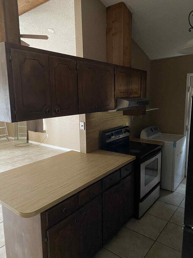 Foto del edificio - 217 Fletcher Dr