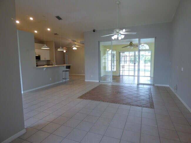 Foto del edificio - 121 SW Saratoga Ave
