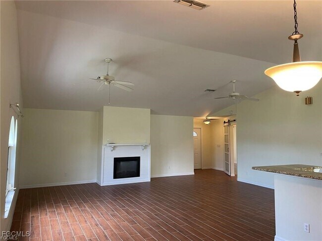 Foto del edificio - 5731 Rose Garden Rd