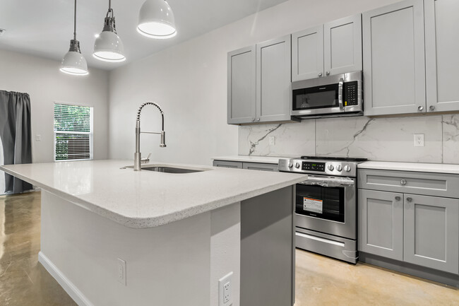 Building Photo - 1002 Morningside Dr