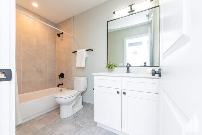 Foto del edificio - 2022 W Montrose Ave