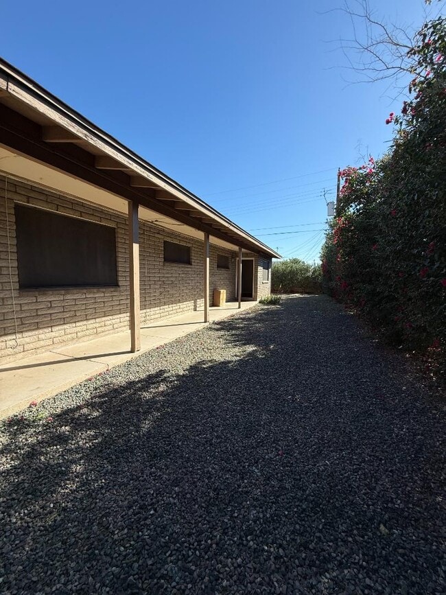 Foto del edificio - 825 E 5th St