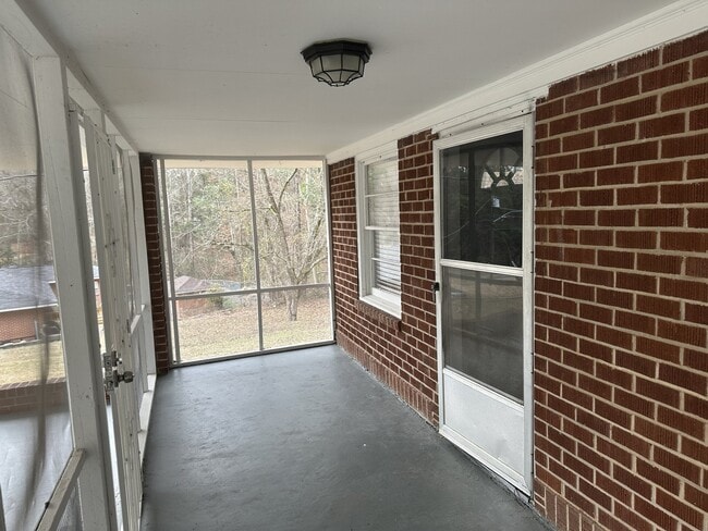 Building Photo - 705 31st Ave