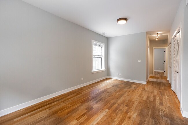 Foto del edificio - 2207 W Eastwood Ave