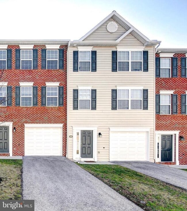 Building Photo - 39 Mustang Dr