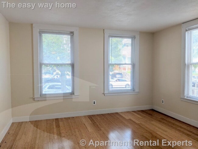 Building Photo - 1102 Broadway