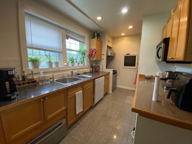 Foto del edificio - 7434 N Seeley Ave