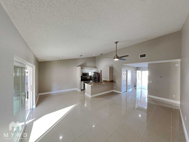 Foto del edificio - 8310 Clermont St