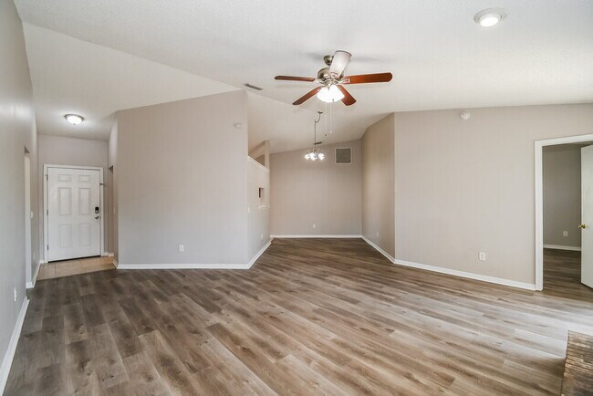 Foto del edificio - 7748 Collins Ridge Blvd