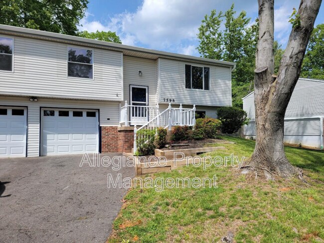 Photo - 7598 Springfield Hills Dr House