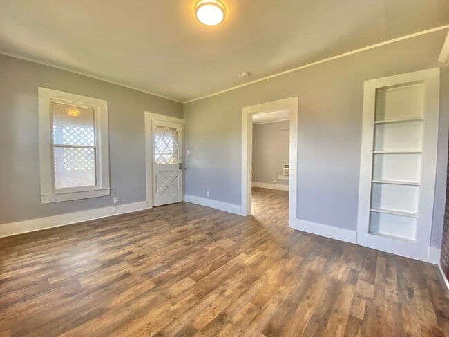 Building Photo - Available now 3 bed 1.5 bath in Slaton