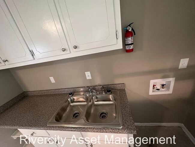 Building Photo - 4180 Kerwin Dr