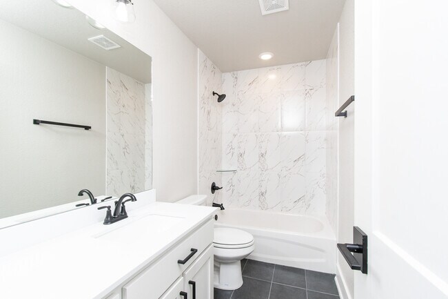 Building Photo - 3004 Atascosa Dr