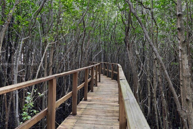 Foto del edificio - 6206 Paradise Point Dr