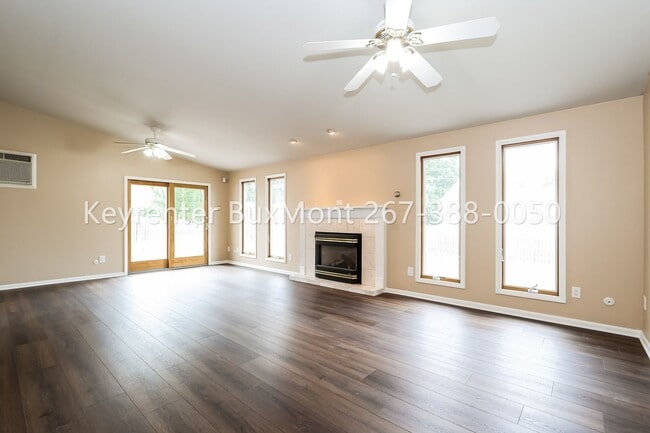 Building Photo - Updated 3 Bed / 2.5 Bath Split-Level Home with Fully Fenced Yard and Detached 2-Car Garage
