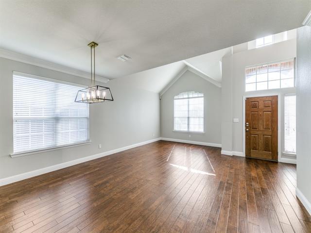 Building Photo - 825 Dogwood Dr