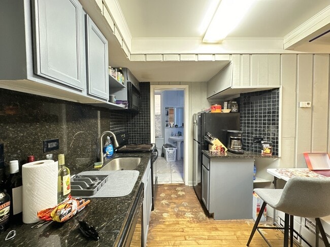 Building Photo - 2125 W Webster Ave