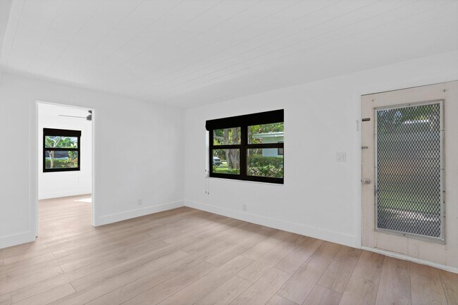 Foto del edificio - 237 NE 10th St