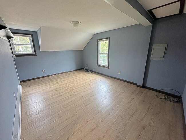 Building Photo - 404 Hartwell Ave