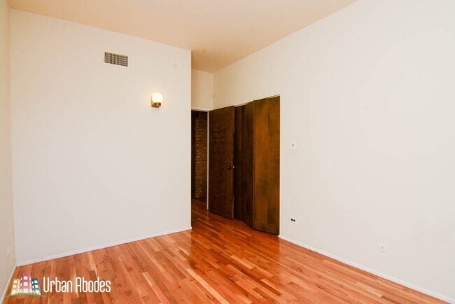 Foto del edificio - 558 W Wellington Ave