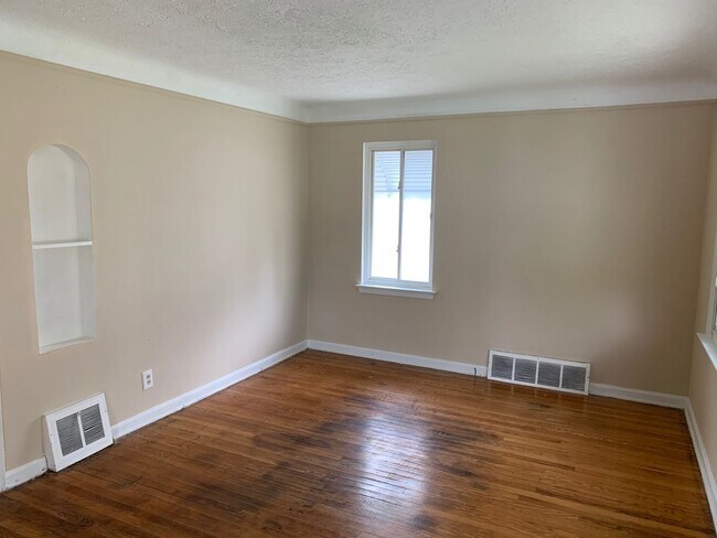 Building Photo - 3 Bedroom 1 Bath Single Family Home