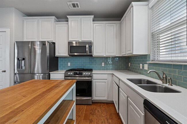 Building Photo - 5317 Daimler Dr