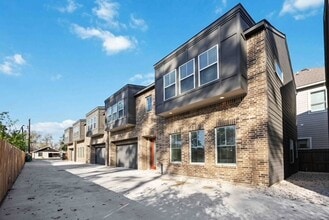 Building Photo - 5718 Beall St