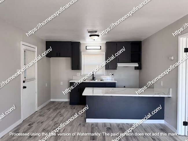 Foto del edificio - Nice Back House For Rent