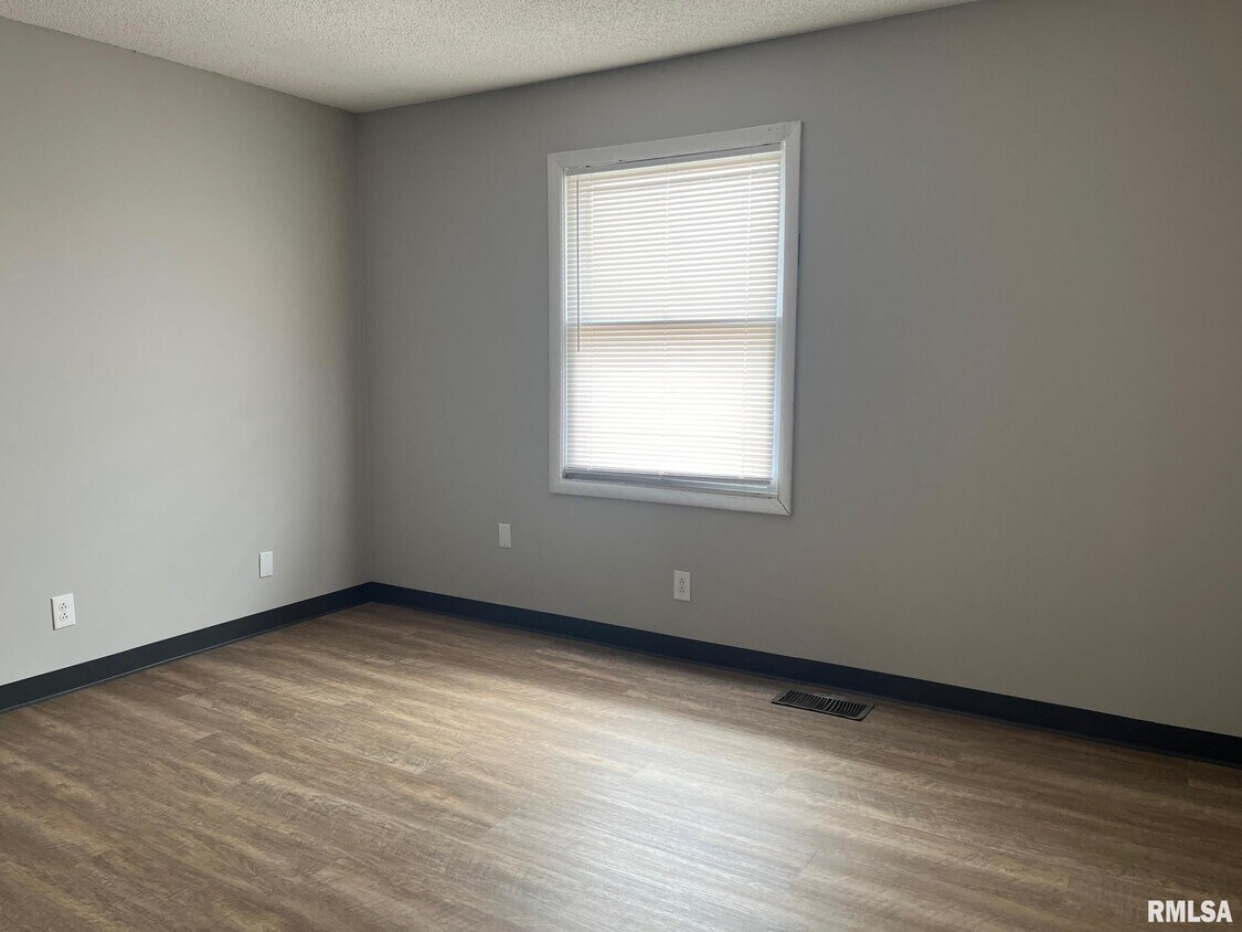 Foto principal - 110 W Lake Shore Dr