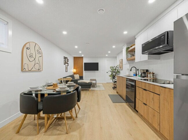 Photo du bâtiment - 11011-11151 151 St NW