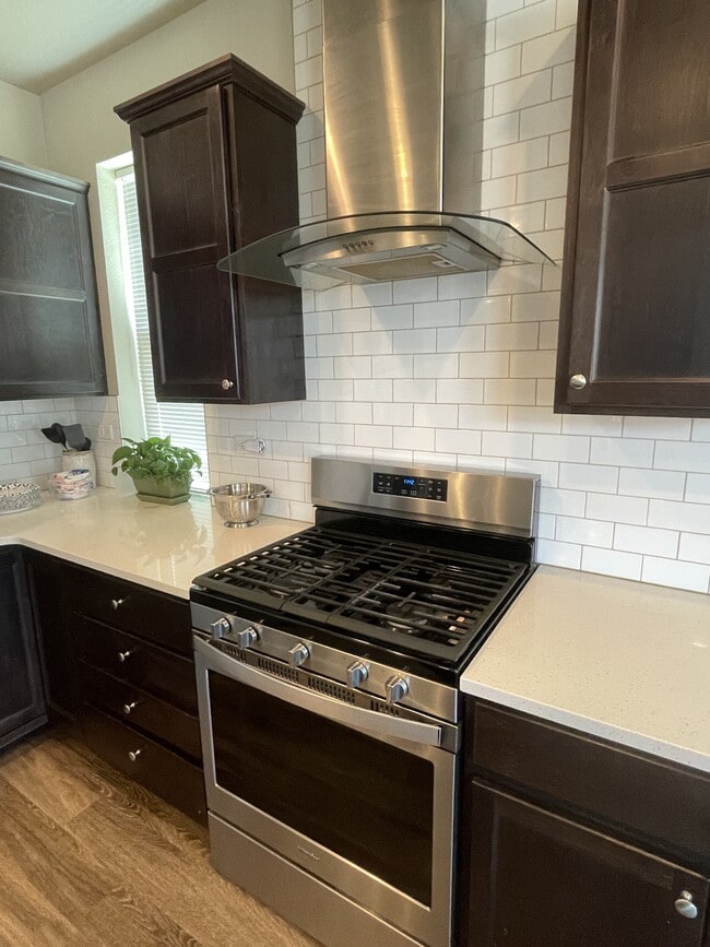 Foto del edificio - 3002 Comet St