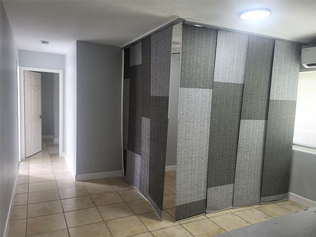 Foto del edificio - 6226 Miramar Pkwy