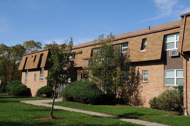 Building Photo - Florida Grove Manor
