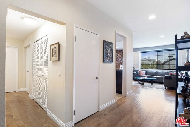Building Photo - 306 Bora Way