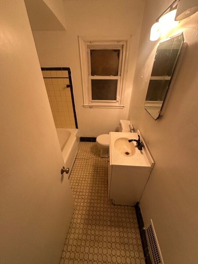 Foto del edificio - 15675 Lappin St