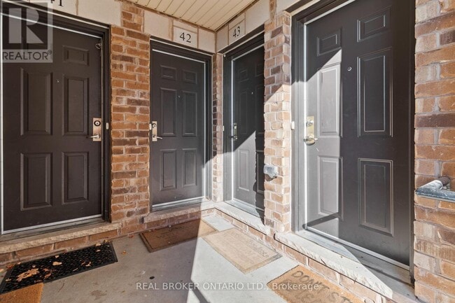 Building Photo - 2441 Greenwich Dr