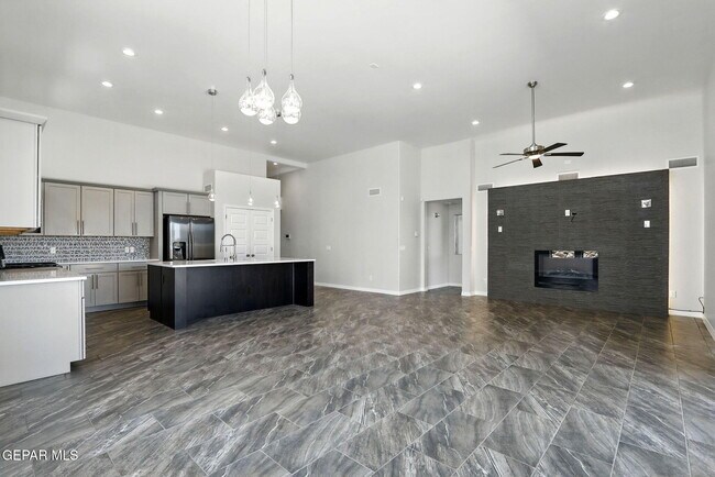 Foto del edificio - 7325 Steve Degroat Ln