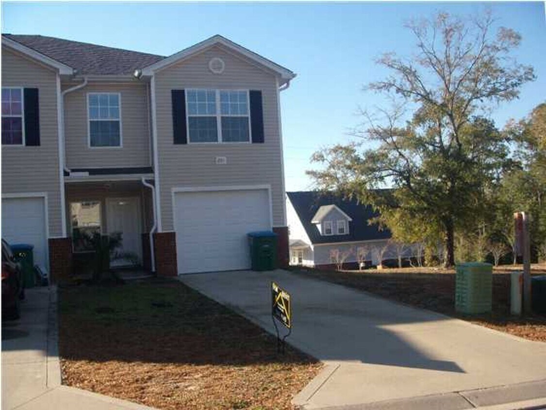 Primary Photo - Crestview Townhouse