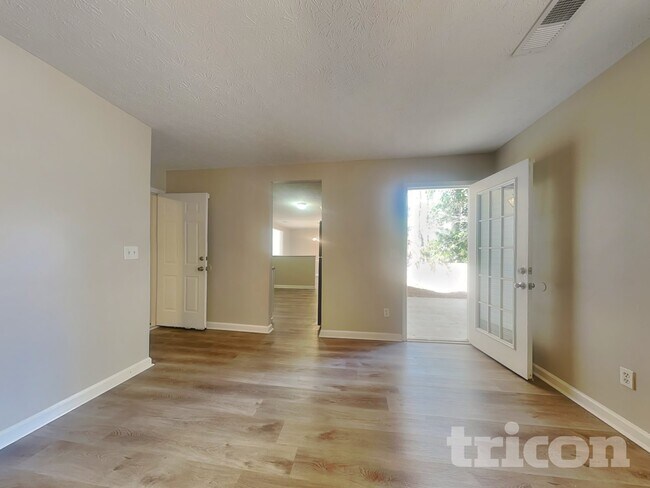 Foto del edificio - 5950 Crescent Ridge Ct